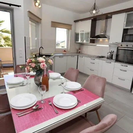 Mediterranean Breeze Apartman